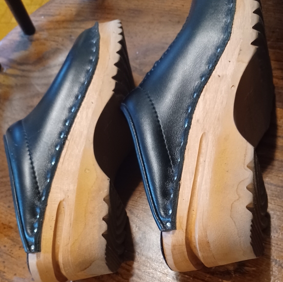 Clogs - Picture 12 of 14